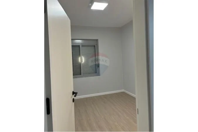 Tirane, jepet me qera apartament Kati 2, 65 m² 700 € (QIRA APARTAMENT I PERSHTATESH PER AMBIENT ZYRASH BULEVARDI GJERGJ FISHTA!)