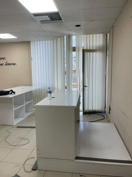 Tirane, jepet me qera zyre Kati 2, 210 m² 2.260 € (Sheshi Willson)