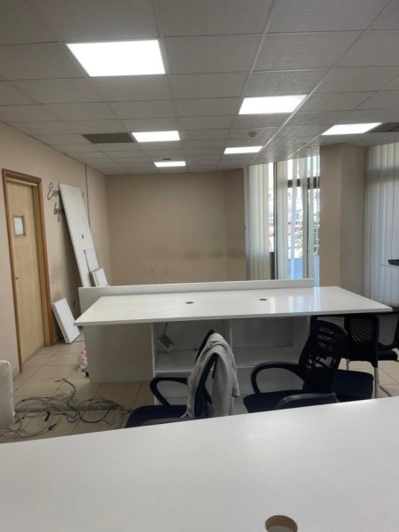 Tirane, jepet me qera zyre Kati 2, 210 m² 2.260 € (Sheshi Willson)