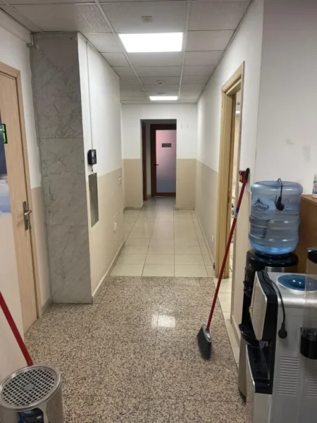 Tirane, jepet me qera zyre Kati 2, 210 m² 2.260 € (Sheshi Willson)