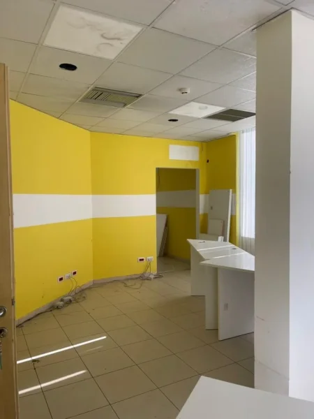 Tirane, jepet me qera zyre Kati 2, 210 m² 2.260 € (Sheshi Willson)