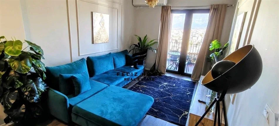 Tirane, jepet me qera apartament 1+1+Ballkon Kati 21, 78 m² 830 € (RRUGA E KAVAJES)