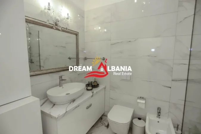Tirane, jepet me qera apartament 1+1+Ballkon Kati 6, 78 m² 800 € (Ne Rrugen e Kavajes, tek Square 21)