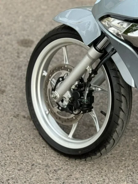 Tirane, shes Scooter Piaggo , gri metalizato 900 km 2.700 €