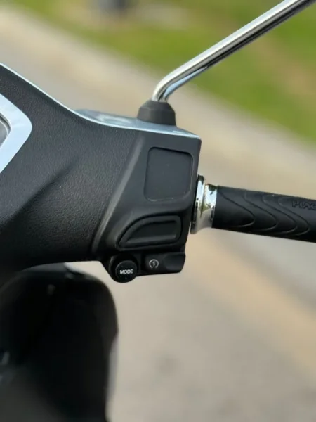 Tirane, shes Scooter Piaggo , gri metalizato 900 km 2.700 €