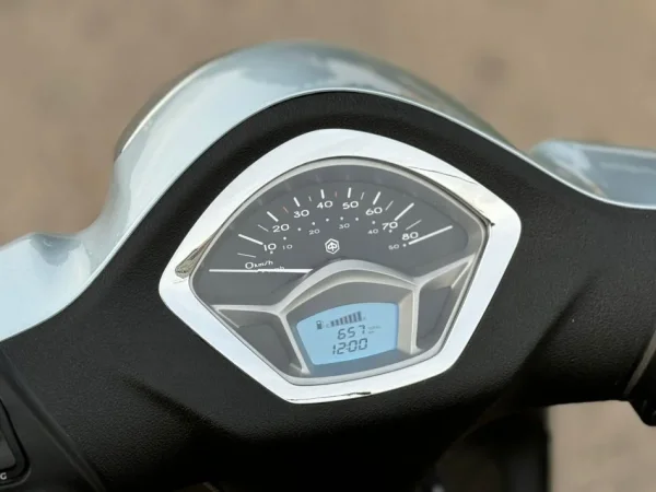 Tirane, shes Scooter Piaggo , gri metalizato 900 km 2.700 €