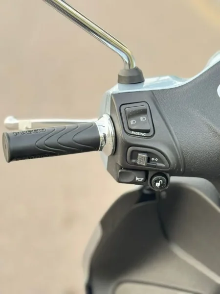 Tirane, shes Scooter Piaggo , gri metalizato 900 km 2.700 €