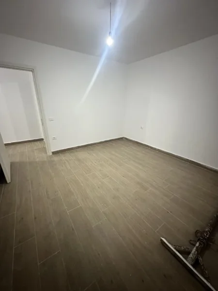 Tirane, shes apartament 1+1+Ballkon Kati 3, 86 m² 129.000 € (Selite mbi Marin Barletin)