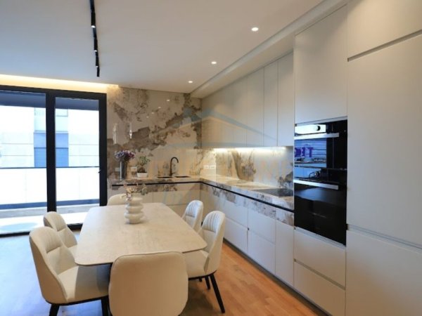 Tirane, shitet apartament 3+1 Kati 2, 148 m² 416.000 € (TEG)