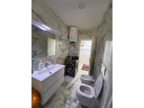 Tirane, shitet apartament 2+1+Ballkon Kati 3, 75 m² 150.000 € (ISH PARKU)