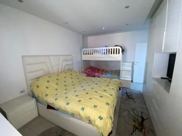 Tirane, shitet apartament 2+1+Ballkon Kati 3, 75 m² 150.000 € (ISH PARKU)