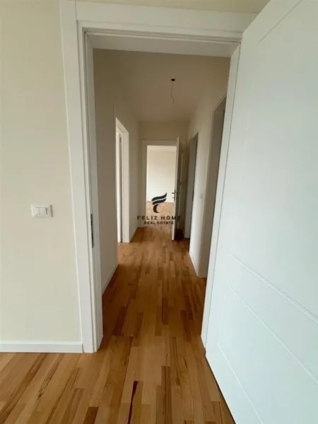 Tirane, jepet me qera apartament 2+1+Ballkon Kati 3, 120 m² 1.500 € (LAKE VIEW)