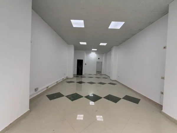 Tirane, shitet dyqan Kati 0, 83 m² 191.000 € (SHITET DYQAN ASTIR)