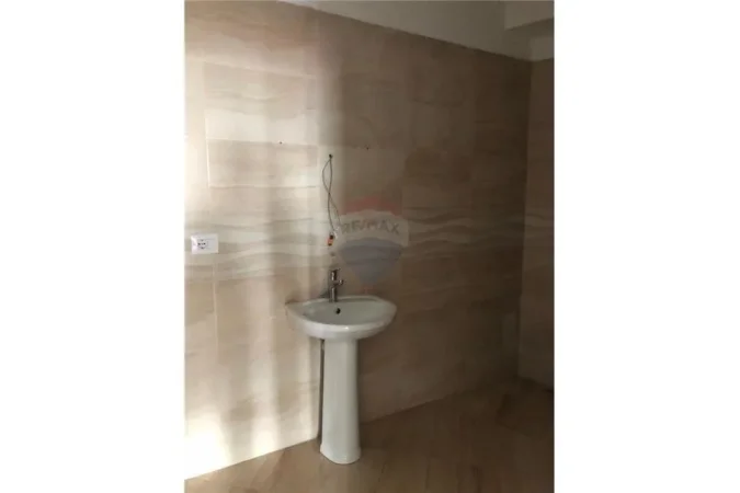 jepet me qera Kati 4, 70 m² 400 €