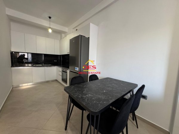 Vlore, jepet me qera apartament 1+1+Ballkon Kati 6, 70 m² 320 € (Rruga Sadik Zotaj)
