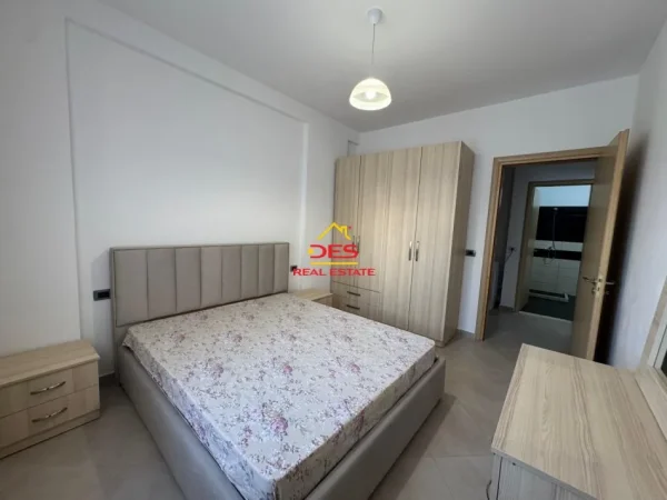 Vlore, jepet me qera apartament 1+1+Ballkon Kati 6, 70 m² 320 € (Rruga Sadik Zotaj)