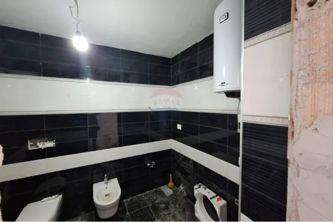 Tirane, shitet apartament 3+1 Kati 9, 130 m² 132.000 € (Pallatet Cabej)