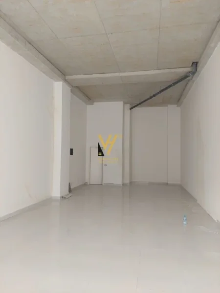 Tirane, shitet dyqan Kati 0, 84 m² 207.700 € (DON BOSKO)