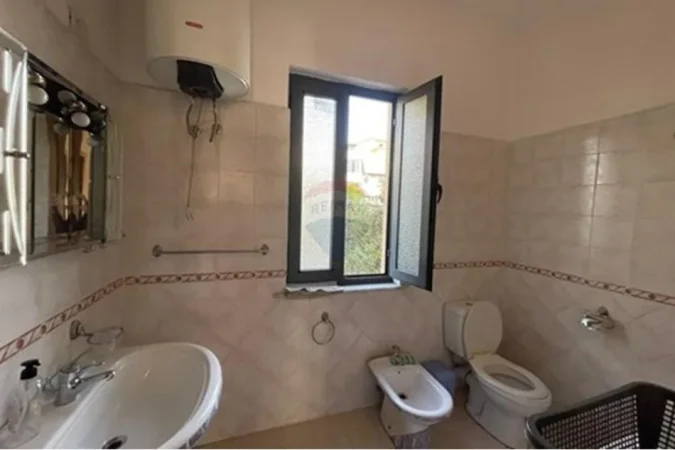 Tirane, jepet me qera apartament 2+1 Kati 2, 100 m² 350 € (Bulevardi Zhan Dark)