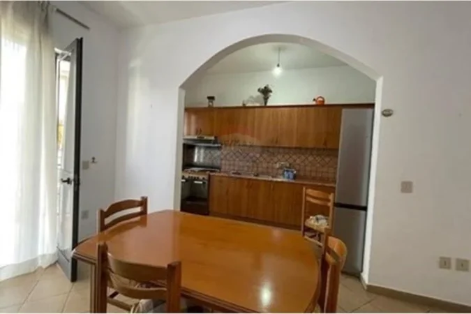 Tirane, jepet me qera apartament 2+1 Kati 2, 100 m² 350 € (Bulevardi Zhan Dark)