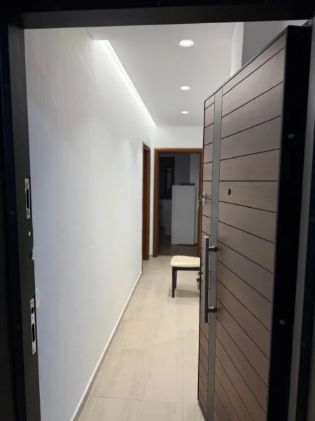 Tirane, jepet me qera apartament 1+1+Ballkon Kati 6, 60 m² 500 € (Kodra e Diellit prane Market Cok)