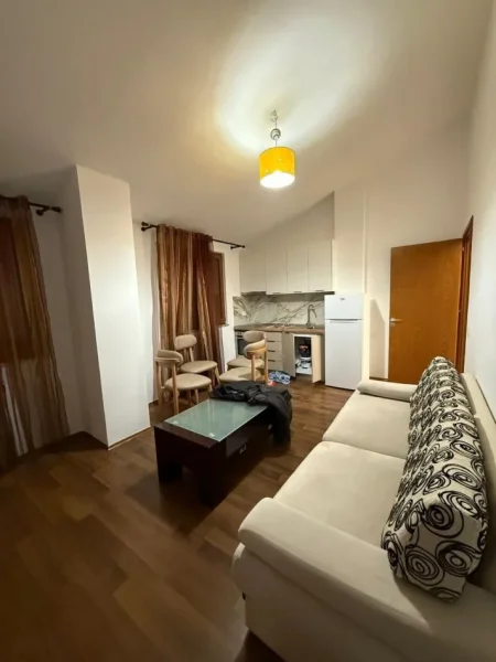 Tirane, jepet me qera apartament 1+1+Ballkon Kati 6, 60 m² 500 € (Kodra e Diellit prane Market Cok)