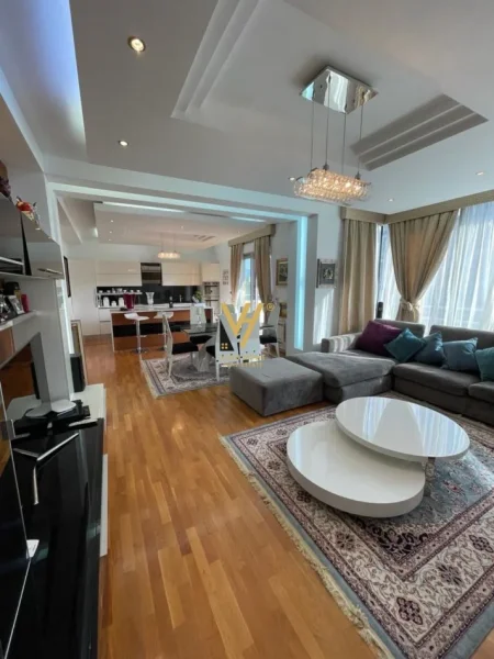 Tirane, jepet me qera apartament 2+1+Ballkon Kati 8, 140 m² 2.000 € (BLLOK)