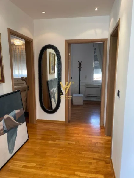 Tirane, jepet me qera apartament 2+1+Ballkon Kati 8, 140 m² 2.000 € (BLLOK)