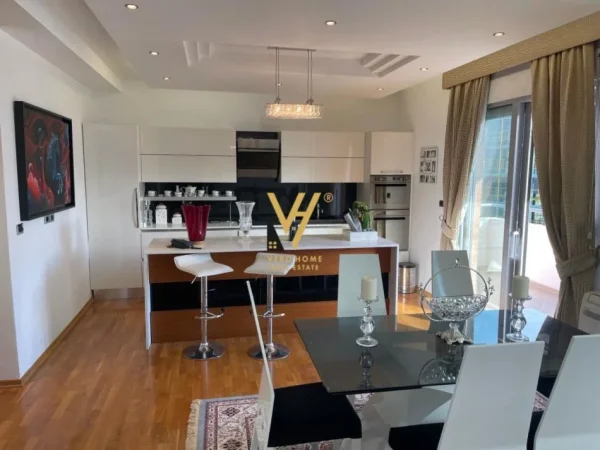 Tirane, jepet me qera apartament 2+1+Ballkon Kati 8, 140 m² 2.000 € (BLLOK)