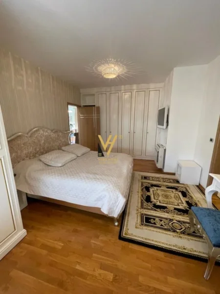 Tirane, jepet me qera apartament 2+1+Ballkon Kati 8, 140 m² 2.000 € (BLLOK)