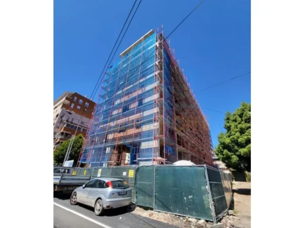 Tirane, shitet apartament 2+1+Ballkon Kati 3, 77 m² 160.000 € (shkolla e kuqe)