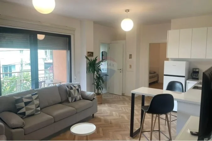 Tirane, jepet me qera apartament 1+1 Kati 7, 50 m² 550 € (21 Dhjetori)