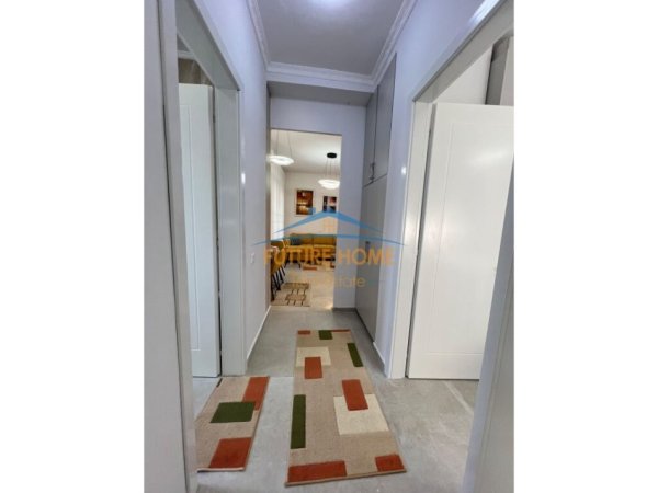 Tirane, jepet me qera apartament 2+1+Ballkon Kati 8, 109 m² 1.500 € (QENDER)