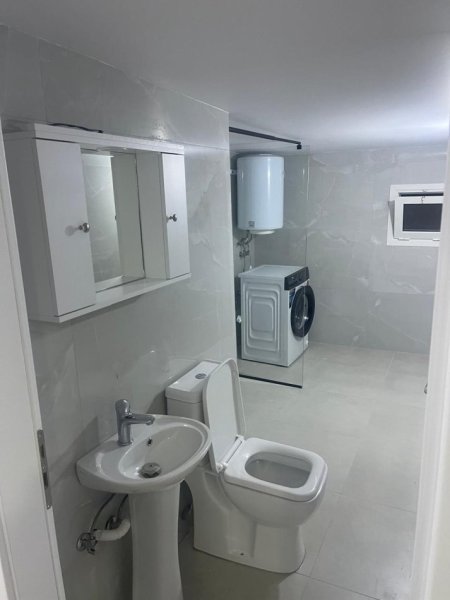Tirane, jepet me qera apartament 1+1 Kati 4, 75 m² 400 € (Rruga Siri Kodra)