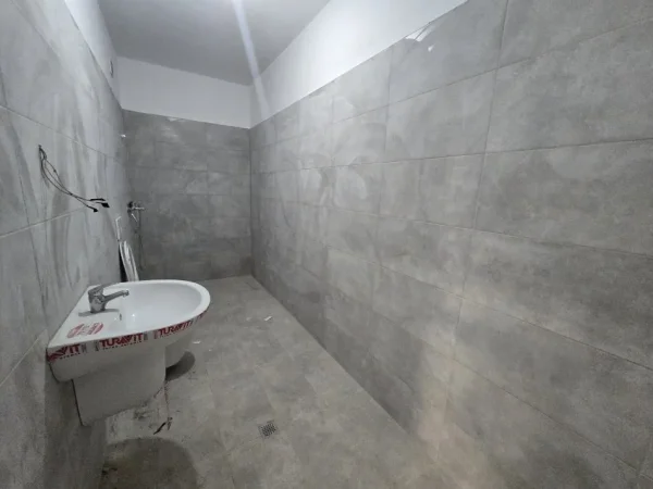Tirane, shitet apartament 2+1+Aneks+Ballkon Kati 6, 97 m² 106.000 € (univers city)