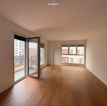 Tirane, jepet me qera zyre Kati 6, 100 m² 600 € (don bosko)