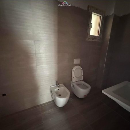 Tirane, jepet me qera zyre Kati 6, 100 m² 600 € (don bosko)