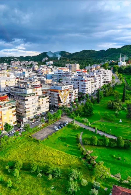 Tirane, shitet apartament 4+1+Ballkon Kati 3, 177 m² 330.000 € (KOPSHTI BOTANIK)