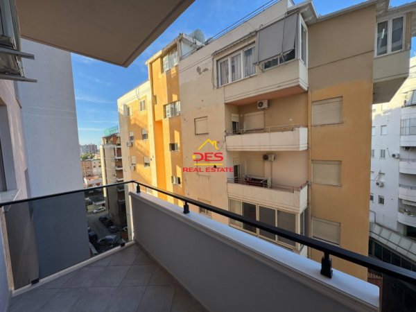 Vlore, jepet me qera apartament 1+1+Ballkon Kati 6, 70 m² 320 € (Rruga Sadik Zotaj)