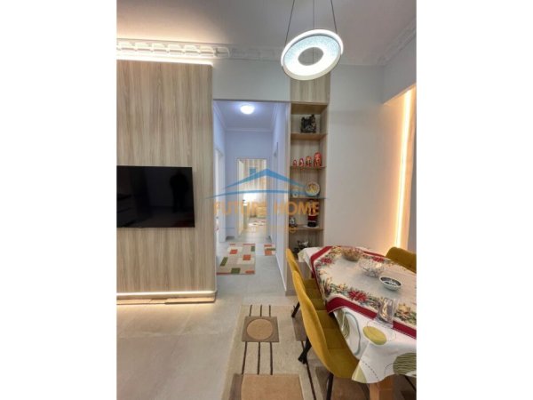 Tirane, jepet me qera apartament 2+1+Aneks+Ballkon Kati 8, 110 m² 1.500 € (Qender)