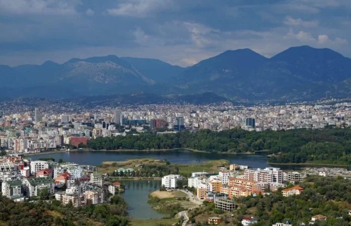 Tirane, jepet me qera apartament 1+1 Kati 2, 70 m² 500 € (Kopshti Zoologjik)