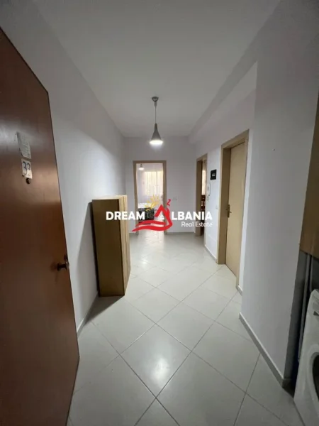 Tirane, jepet me qera apartament 1+1 Kati 8, 70 m² 500 € (Ne Yzberisht, prane Gega Oil)