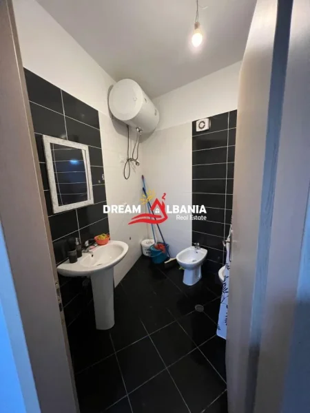 Tirane, jepet me qera apartament 1+1 Kati 8, 70 m² 500 € (Ne Yzberisht, prane Gega Oil)