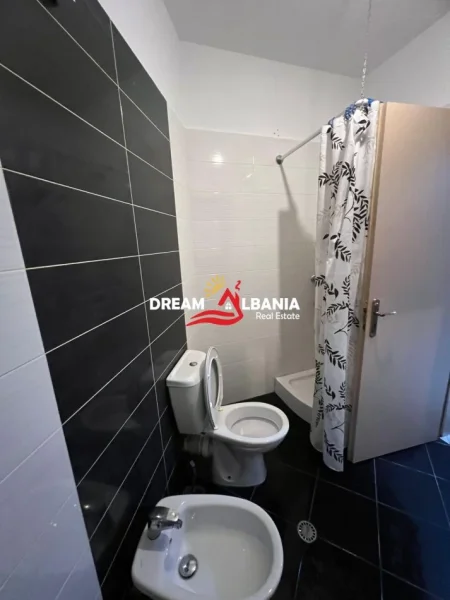 Tirane, jepet me qera apartament 1+1 Kati 8, 70 m² 500 € (Ne Yzberisht, prane Gega Oil)