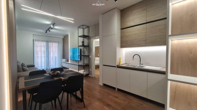 Tirane, jepet me qera apartament 1+1+Ballkon Kati 7, 70 m² 850 € (rruga e kavajes)