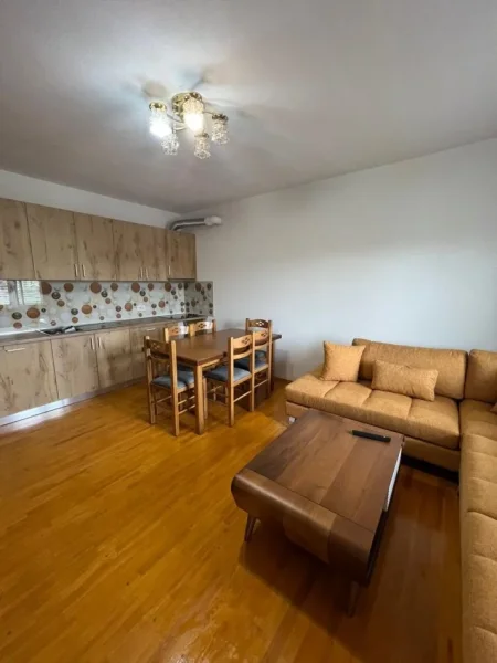 Tirane, jepet me qera apartament 2+1 Kati 3, 70 m² 450 € (SAUK I VJETËR)
