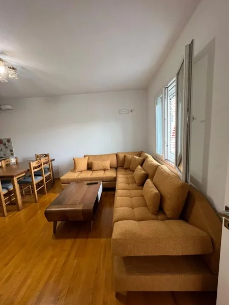 Tirane, jepet me qera apartament 2+1 Kati 3, 70 m² 450 € (SAUK I VJETËR)