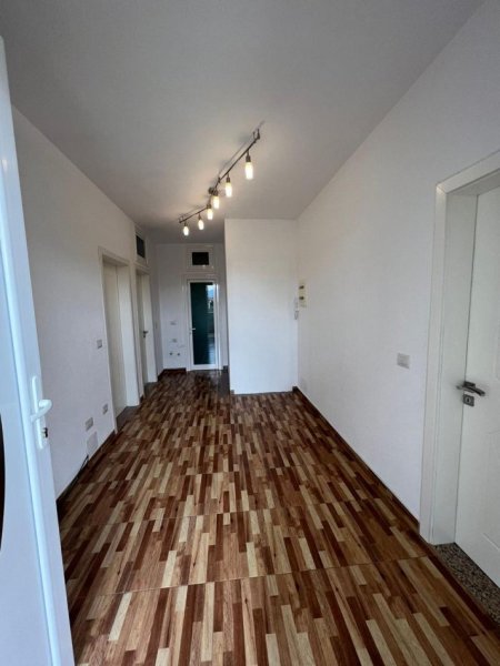 Tirane, jepet me qera apartament 2+1 Kati 3, 70 m² 450 € (SAUK I VJETËR)