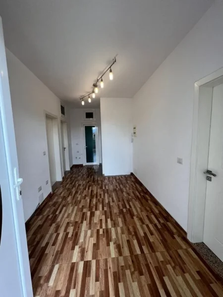 Tirane, jepet me qera apartament 2+1 Kati 3, 70 m² 450 € (SAUK I VJETËR)