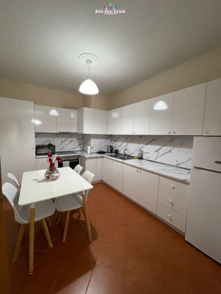 Tirane, jepet me qera apartament 2+1 Kati 7, 85 m² 800 € (BLLOKU)